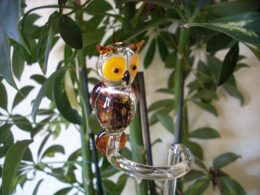 Orchideenstab mit Glasfigur Eule